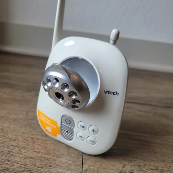 VTech VM321 Video Baby Monitor with Automatic Infrared Night Vision, Adjustable